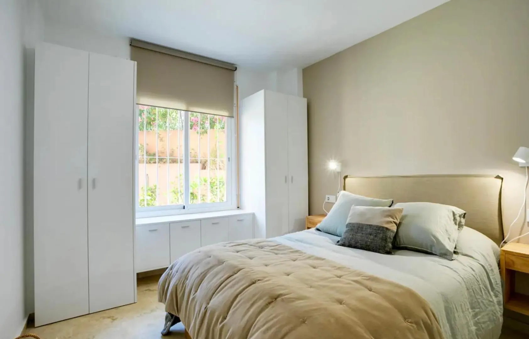 דירות אסטפונה Coastal Retreat-Sleeps 8 Sea View Pool & Parking