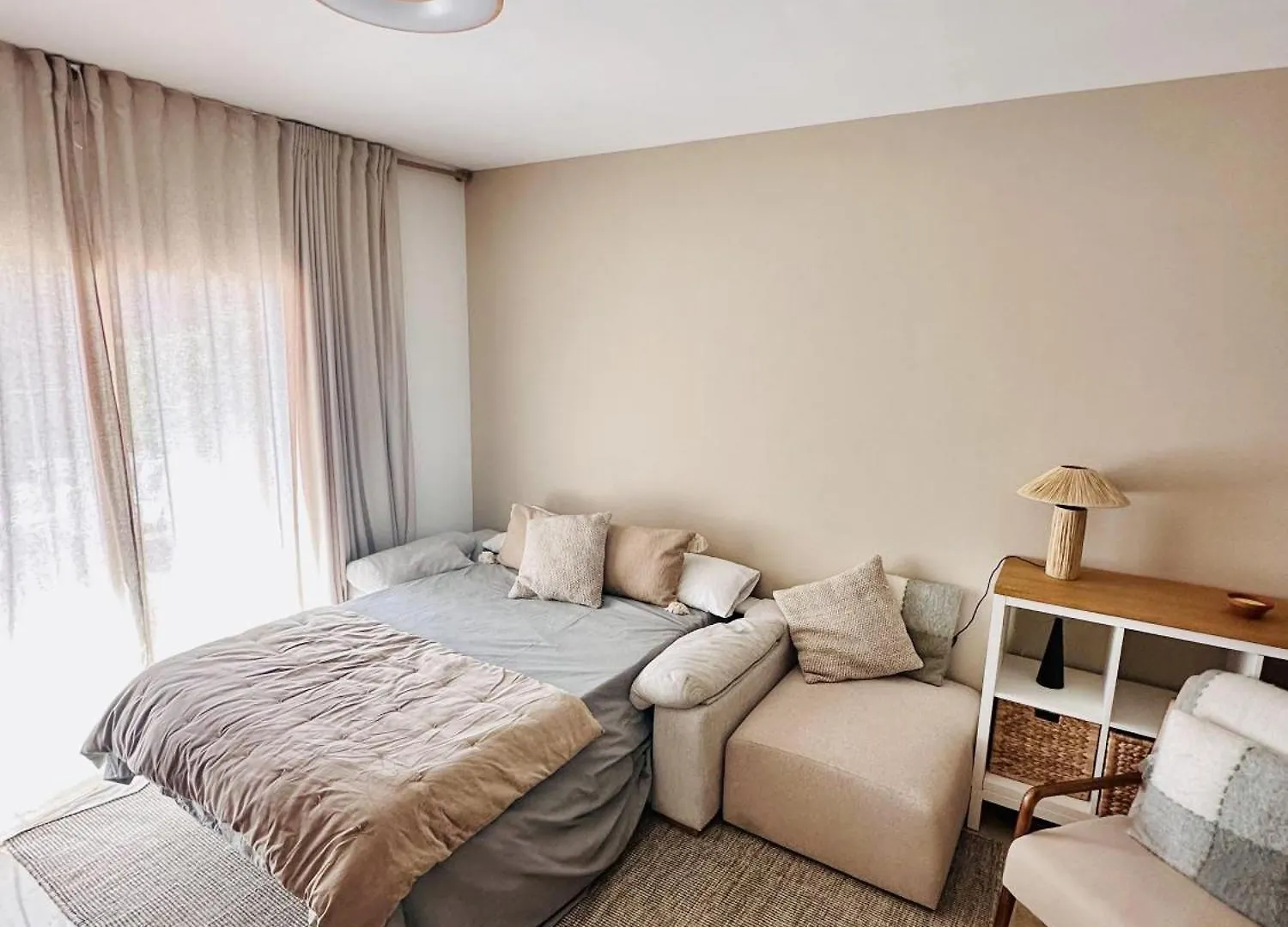 Coastal Retreat-Sleeps 8 Sea View Pool & Parking Apartment Estepona