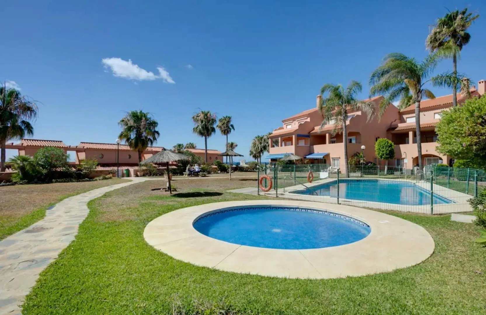 Coastal Retreat-Sleeps 8 Sea View Pool & Parking Apartment Estepona 0*,  Spain