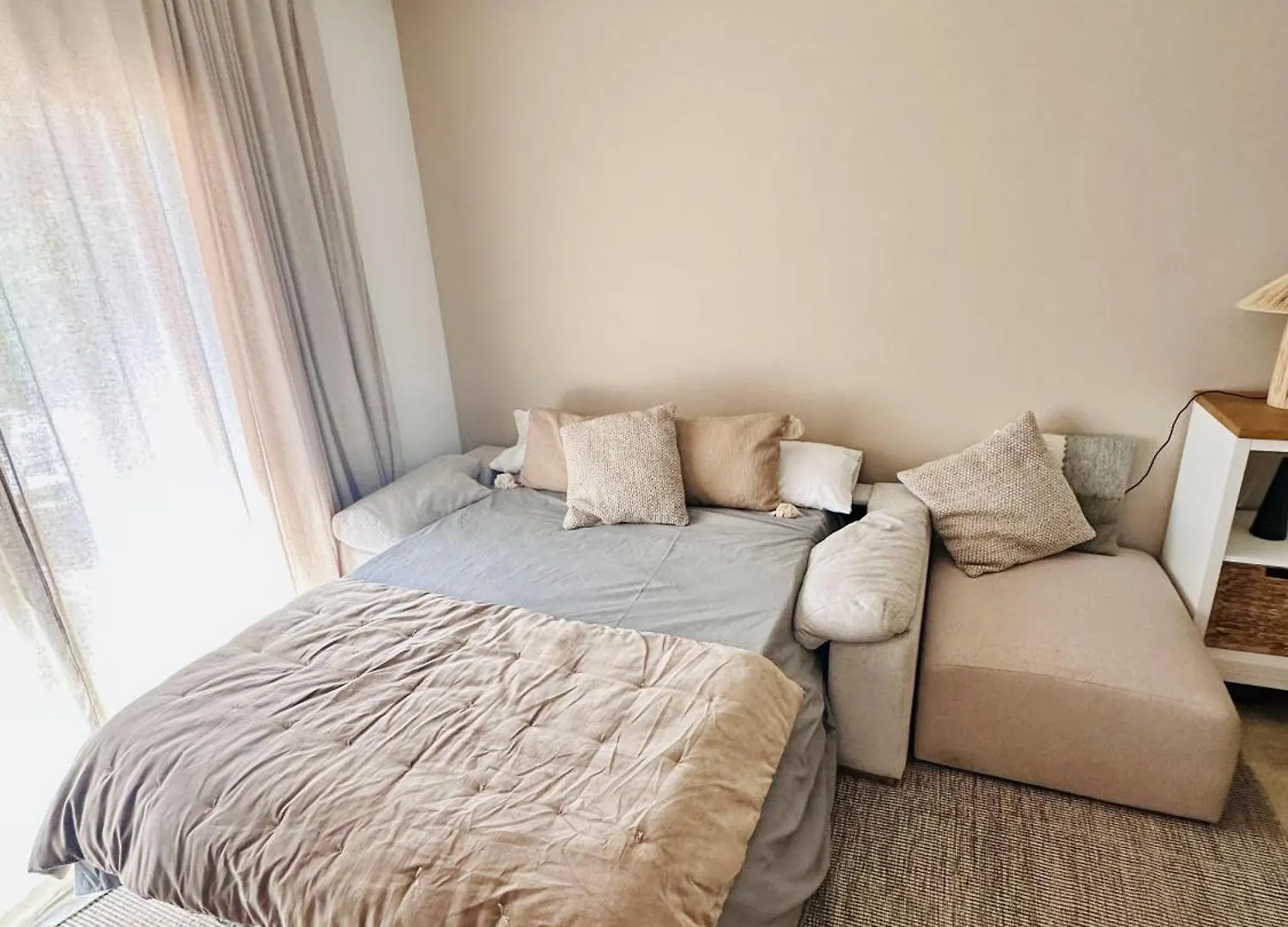 Coastal Retreat-Sleeps 8 Sea View Pool & Parking Apartment Estepona