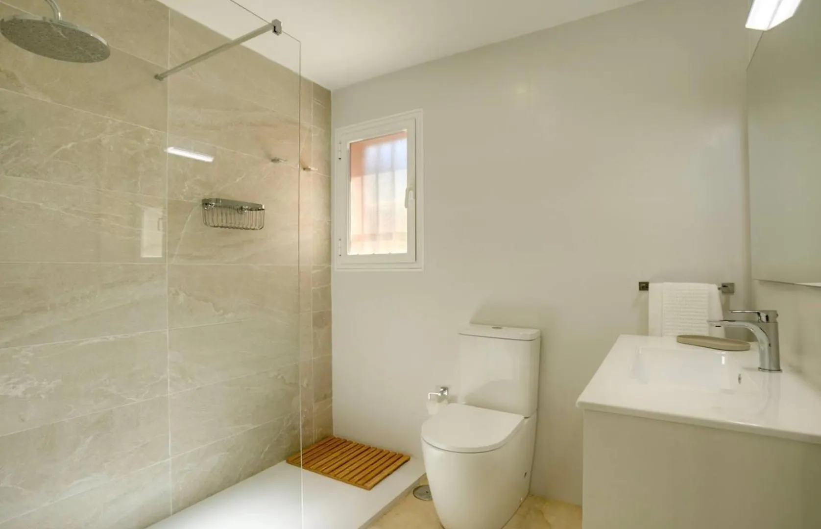 アパート エステポナCoastal Retreat-Sleeps 8 Sea View Pool & Parkingアパートメント スペイン